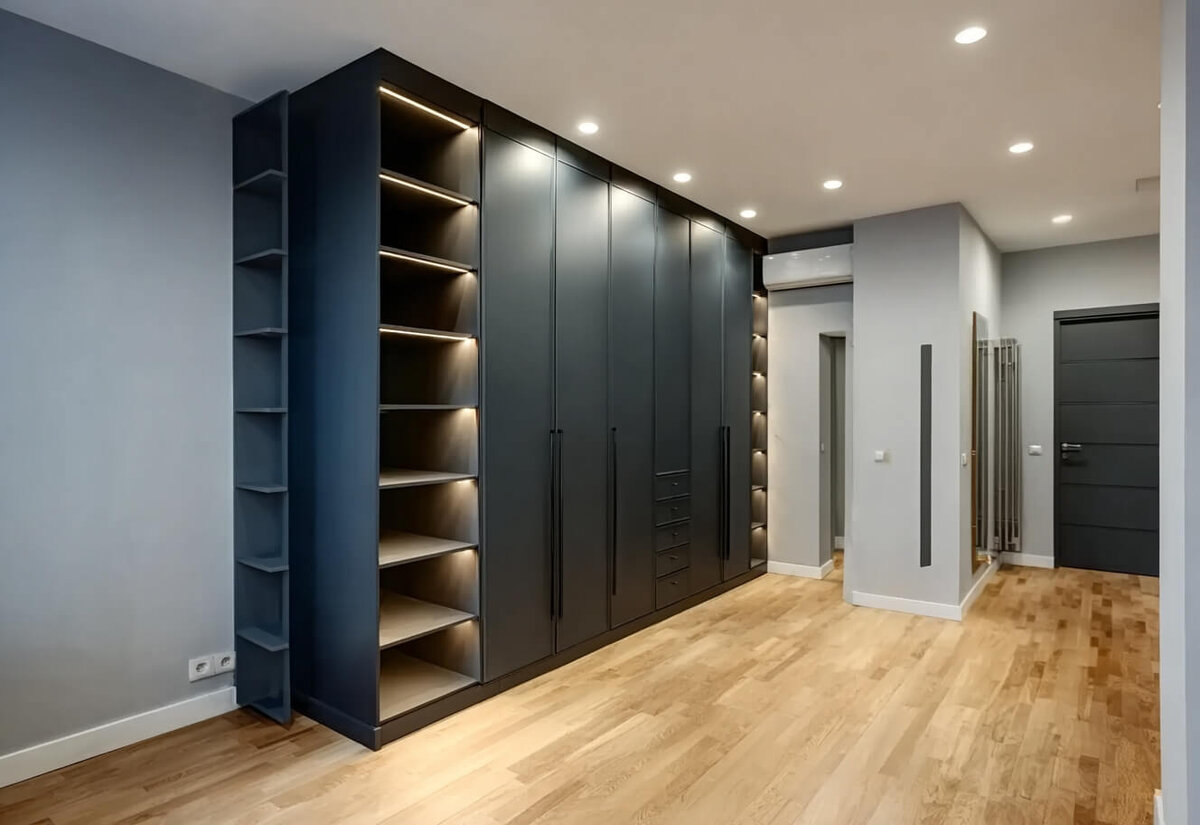 Эмаль:

Покрытие: эмаль представляет собой слой лакокрасочного материала, который наносится на поверхность МДФ. Она может быть как матовой, так и глянцевой, а также различаться по цветам и оттенкам.
Процесс нанесения: эмаль наносится в несколько слоев, каждый из которых тщательно шлифуется и полируется для достижения идеально гладкой и ровной поверхности.