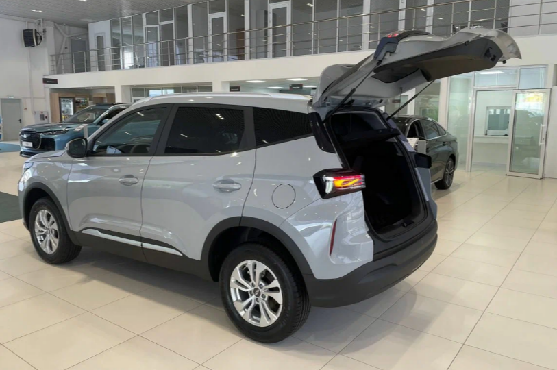 Заехал к дилеру Chery. За сколько продают кроссоверы Tiggo 4? Какие скидки есть?