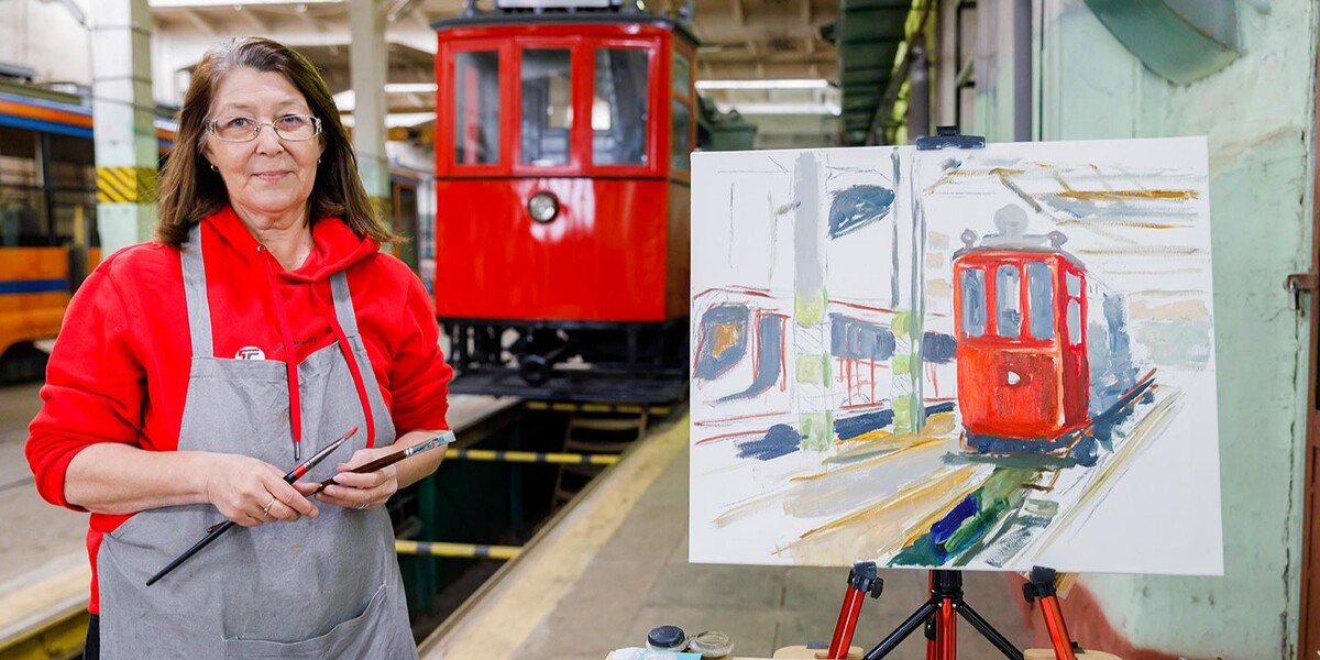 📷 1.1: Начинаем писать с натуры: красный вагон — главный герой заводского пленэра | пресс-служба Департамента транспорта и развития дорожно-транспортной инфраструктуры города Москвы. mos.ru