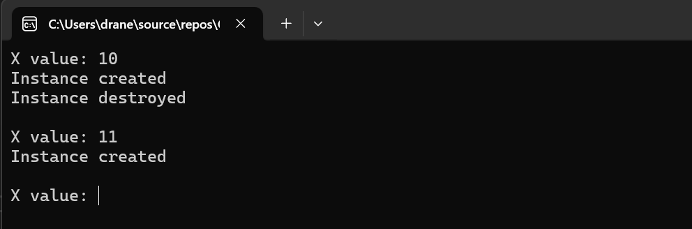 В первом случае занимаемая Thing память благополучно освобождается через вызов деструктора, во втором деструктор не вызывается и происходит утечка памяти.