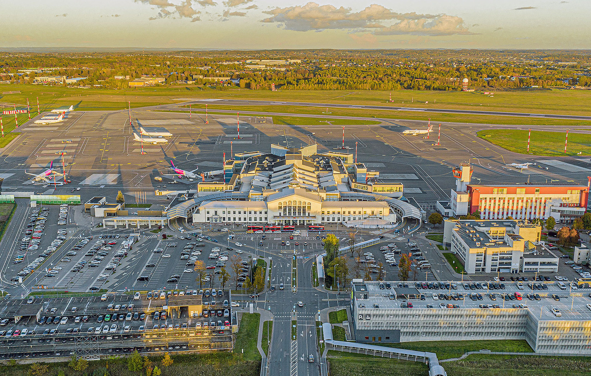    Международный аэропорт Вильнюса  Augustas Didžgalvis/CC BY-SA 4.0/Wikimedia Commons