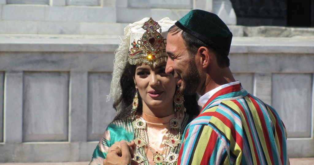 Узбечки редко носят обручальные кольца даже если замужем. Спросила почему