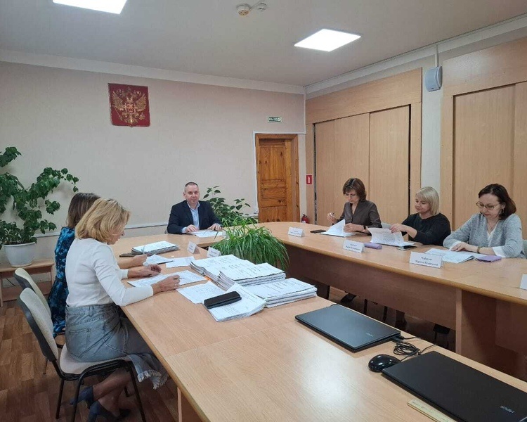     В Курске одобрены заявки на социальный контракт: от фотосъёмки до маникюра