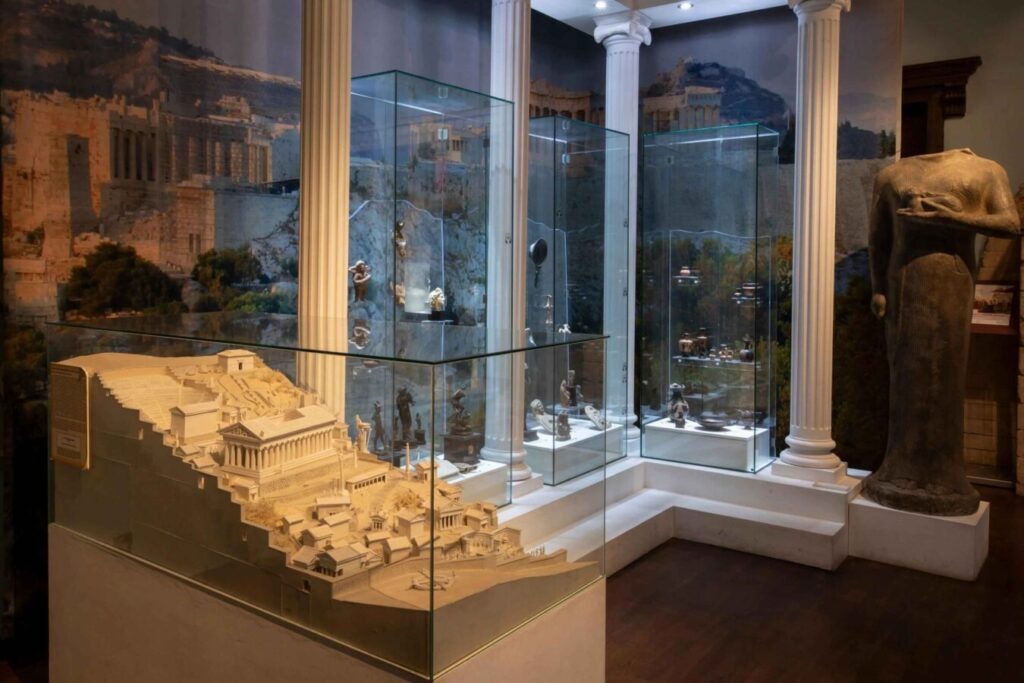 В зале выставки © ГМИР