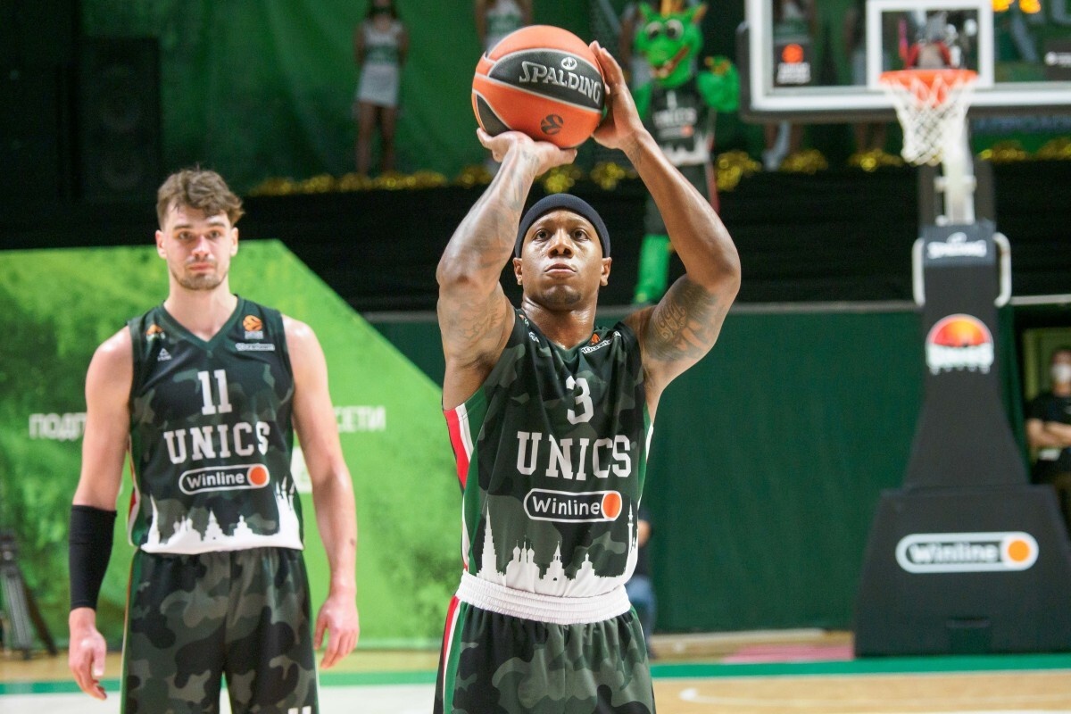    Айзея Кэнан (справа) и Марио Хезонья / фото: Сергей Елагин, «БИЗНЕС Online»