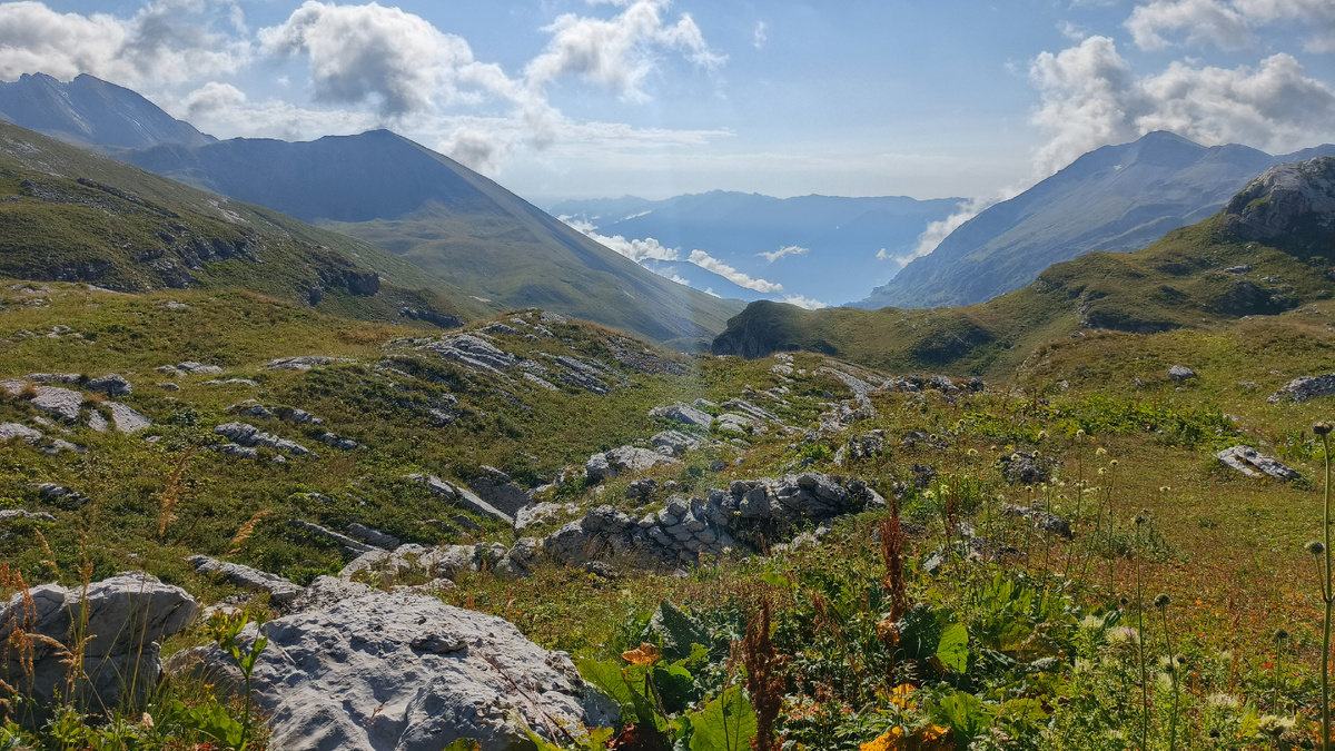 Вот такая погода была утром 6-го дня нашего похода. Август 2025. Фото автора.