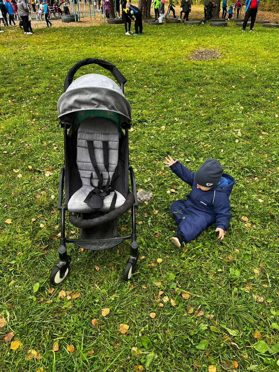 Женек развлекается