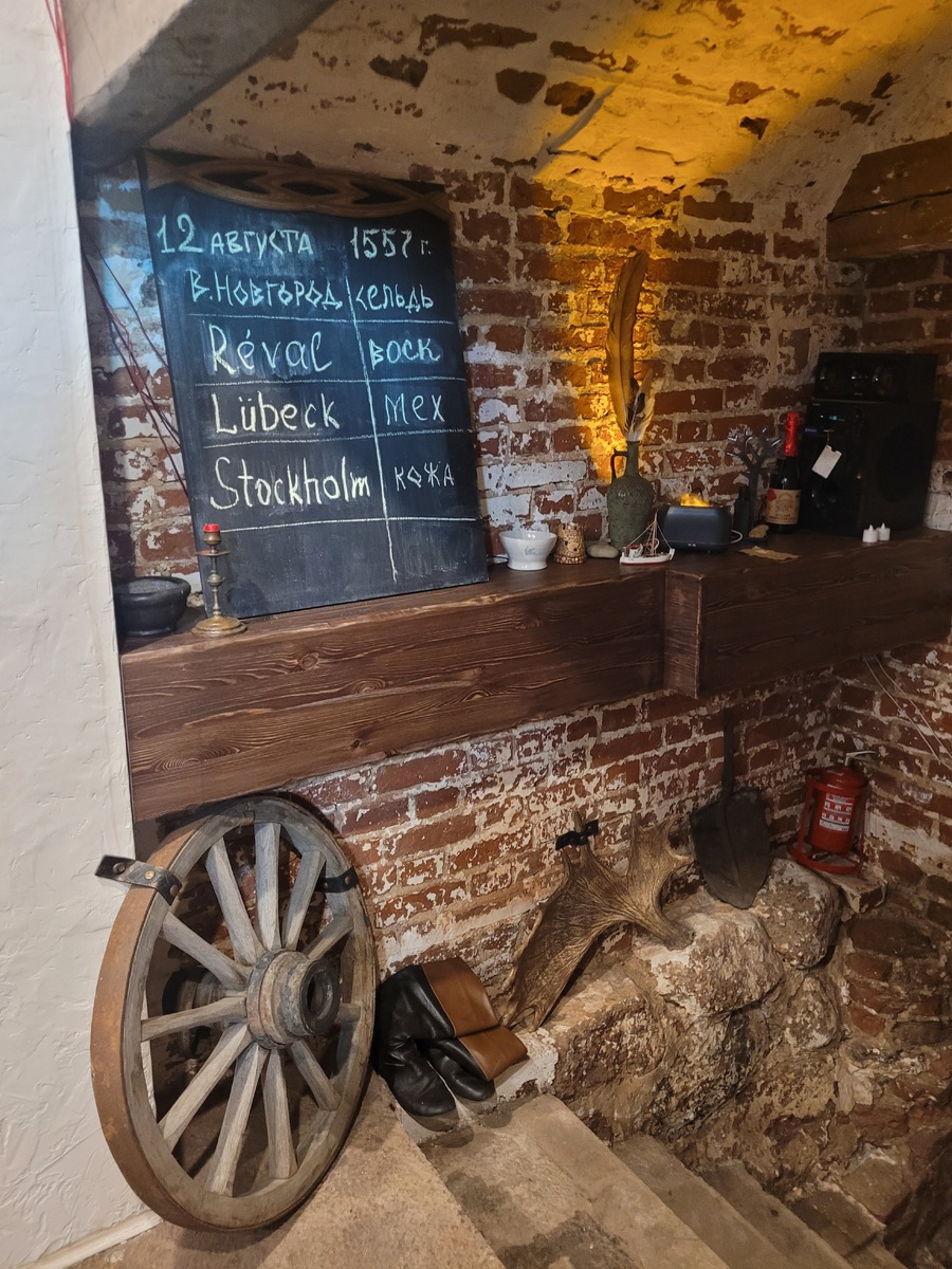 Театр расположен в подвале