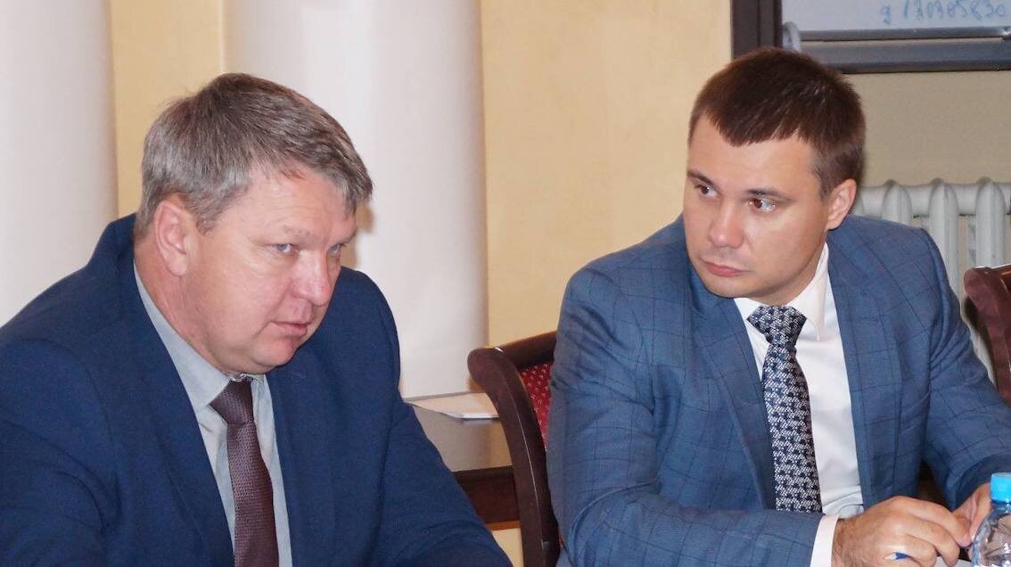 Министр природных ресурсов и экологии Карелии Алексей Щепин и вице-премьер по вопросам экономики Дмитрий Родионов (справа). 