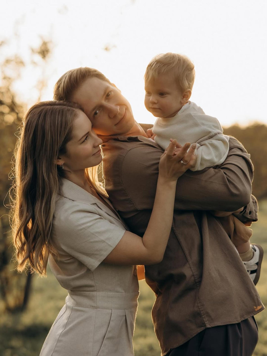     Юлия Липницкая с семьёй. Фото: Инстаграм (запрещён в РФ) @sunnylipnitskaya