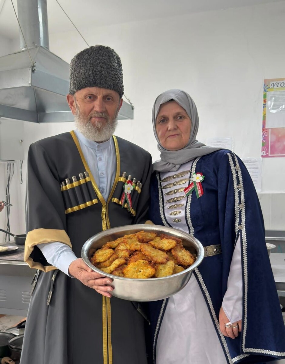    Хизри Асадулаев с супругой