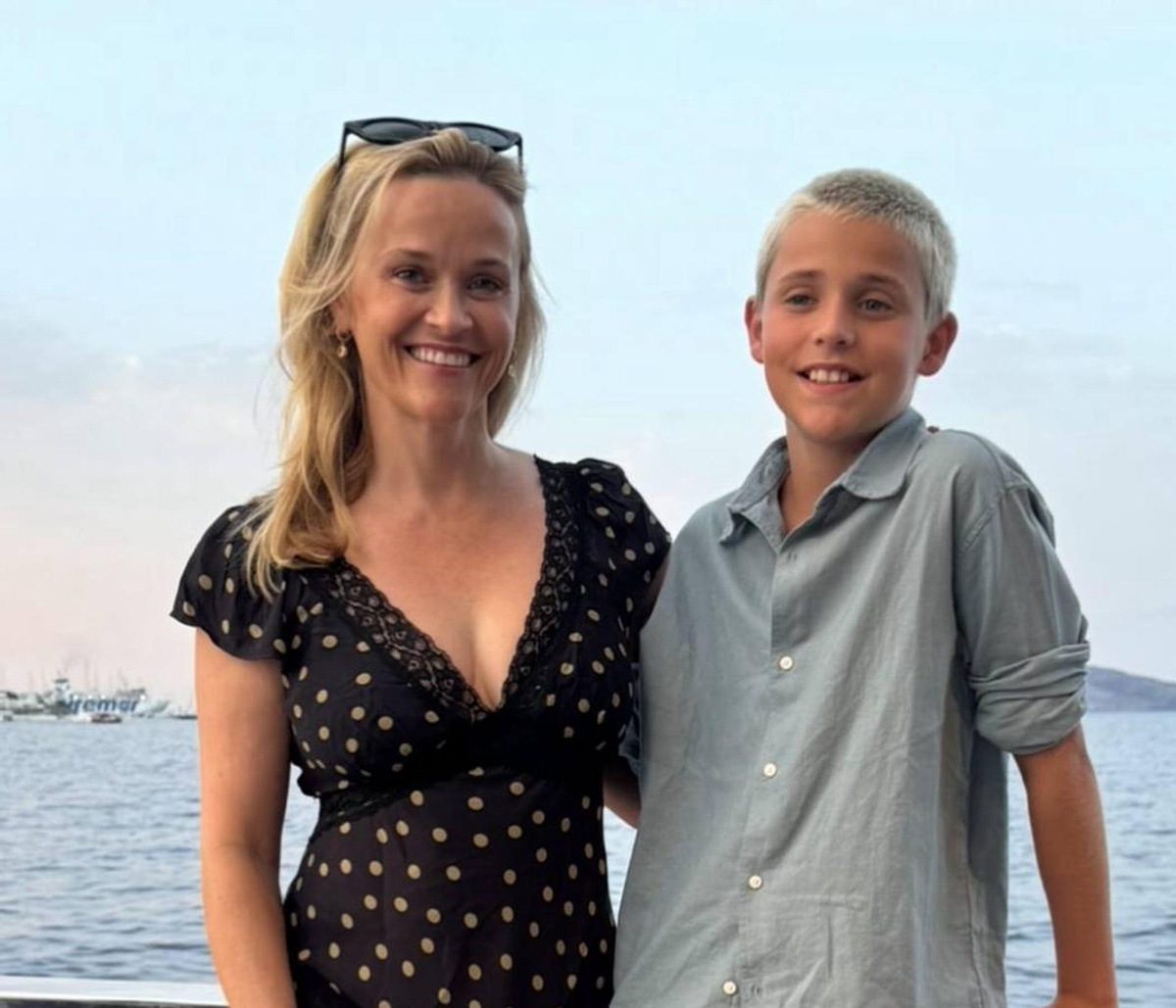    Риз Уизерспун с сыном. Фото: Инстаграм (запрещён в РФ) @reesewitherspoon