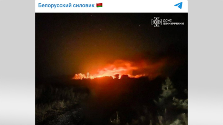    Зарево в Винницкой области после ударов дронами. Соцсети