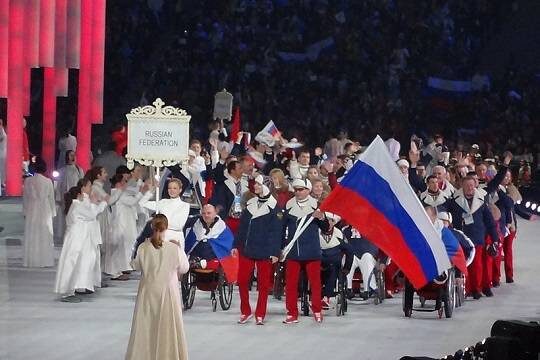    Российские паралимпийцы смогут выступать с национальными флагом и гимном