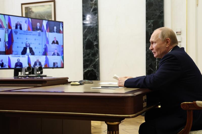    @ kremlin.ru / Владимир Путин на встрече по ВКС