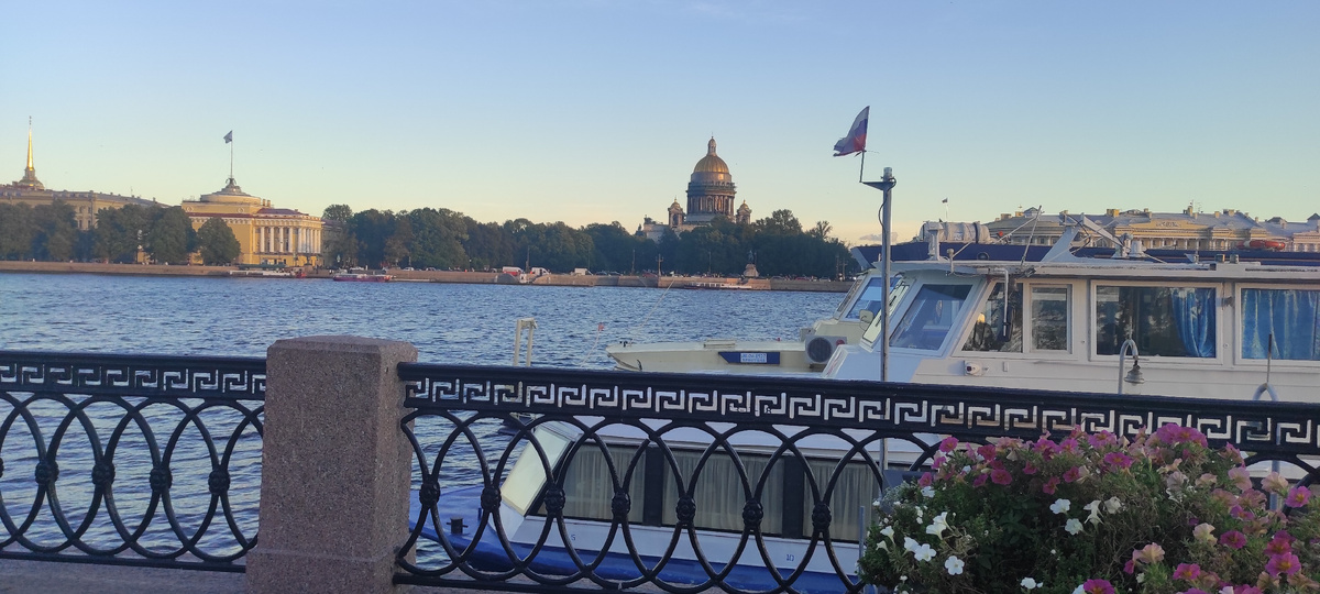 Теплоход Славутич