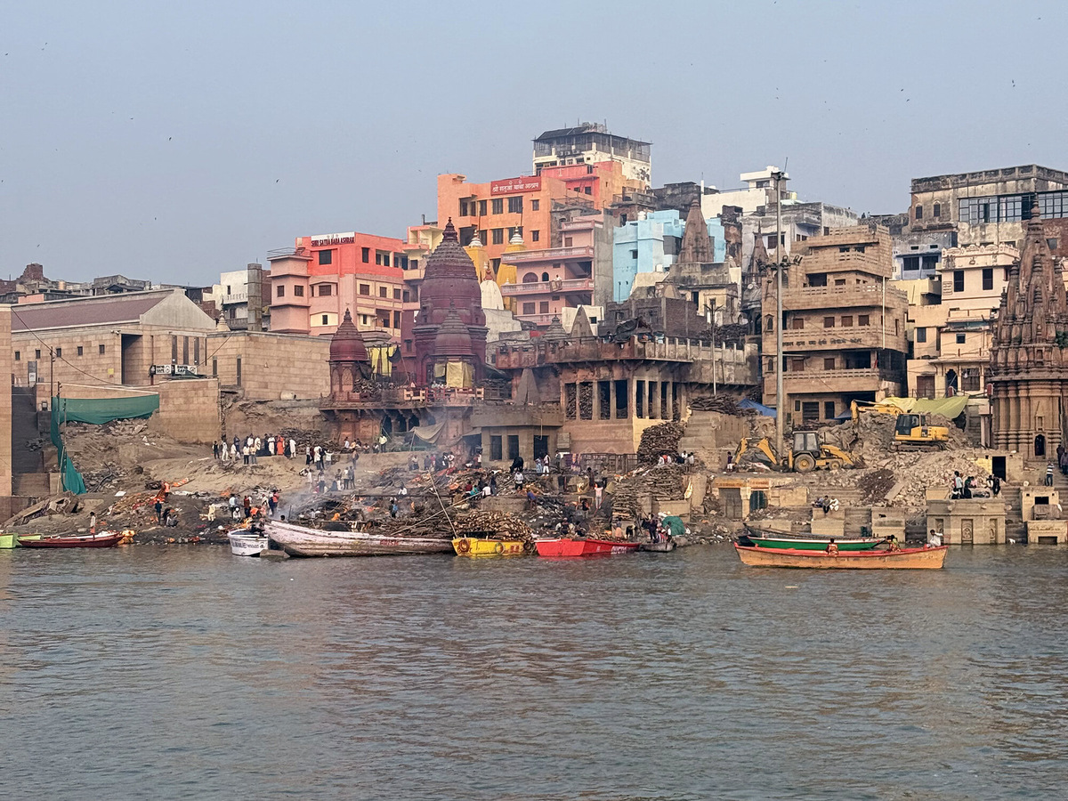 Присутствие здесь является формой молчаливого участия в древнем ритуале, который продолжается без перерыва уже тысячелетия