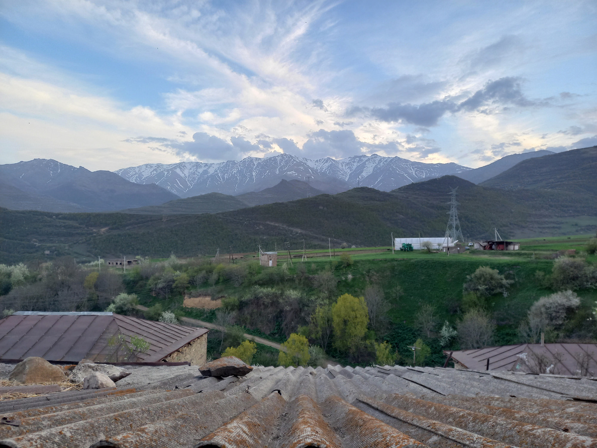 Деревня возле Татева в мае 