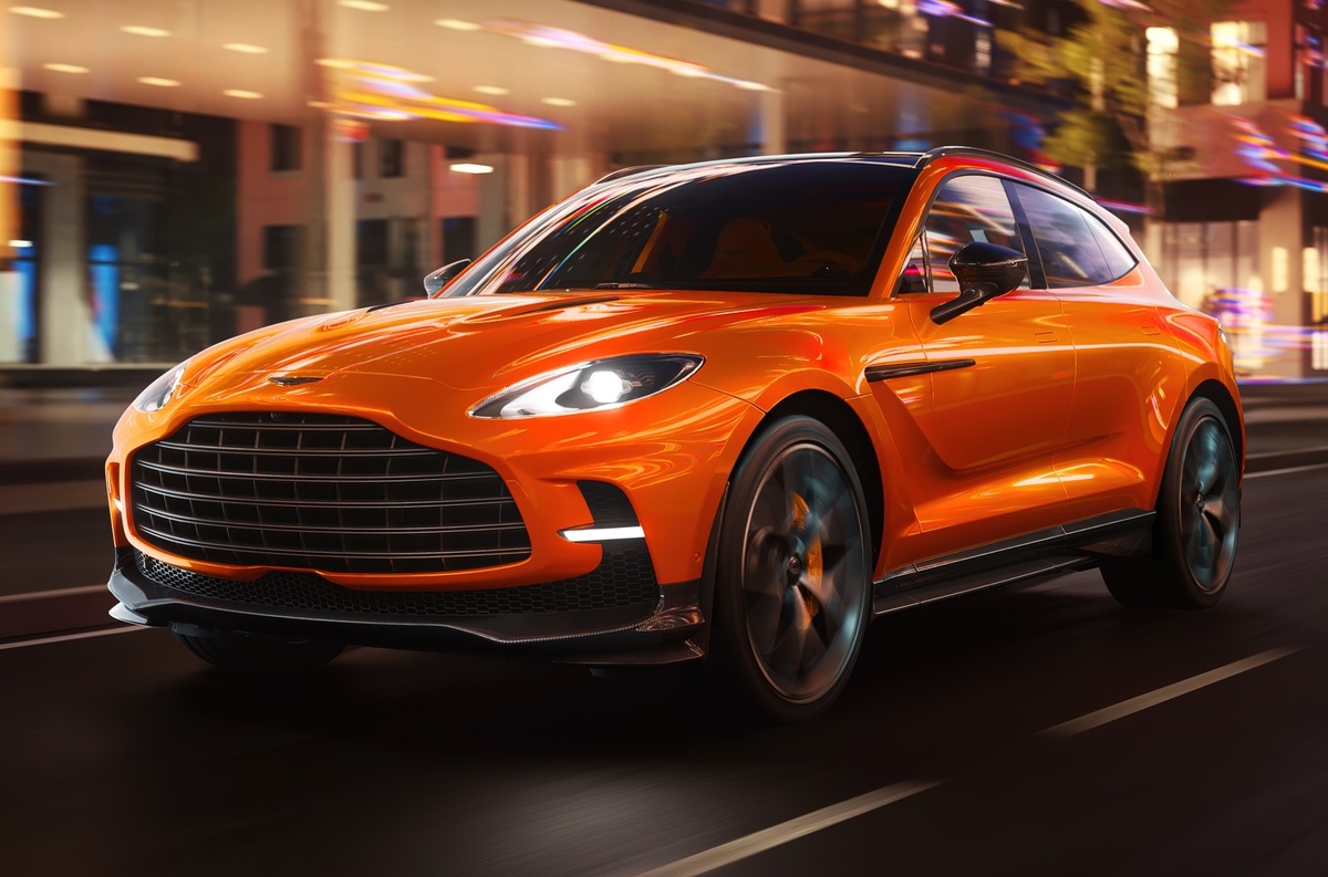 Aston Martin DBX707.