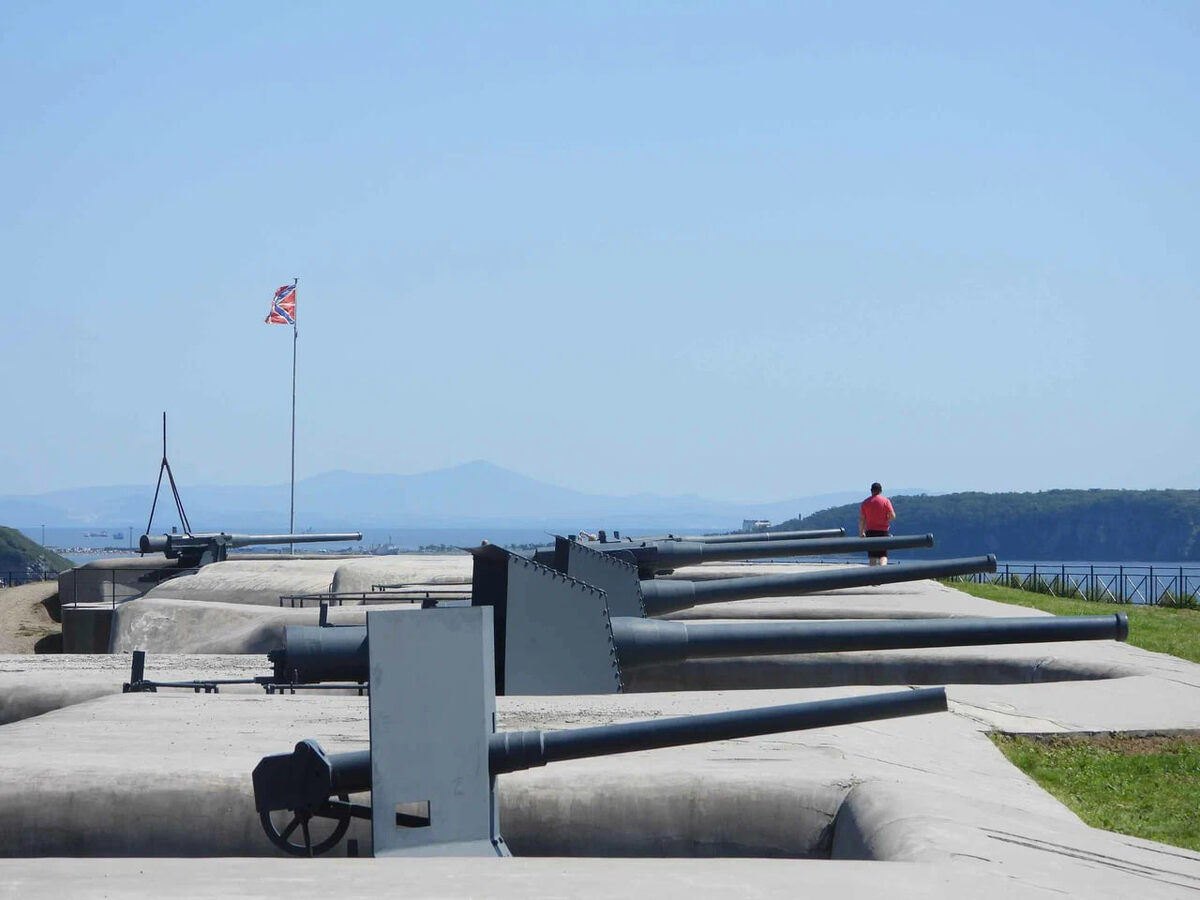 Макеты пушек сохранились, и их можно осмотреть совершенно свободно. Фото: Дмитрий Молотков / Яндекс Карты