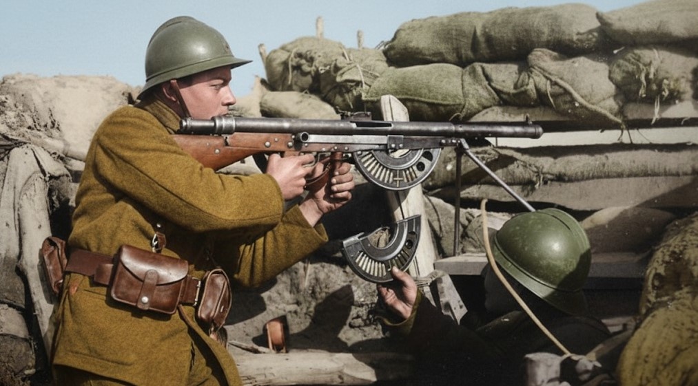 Боец с CSRG M1915 Шоша