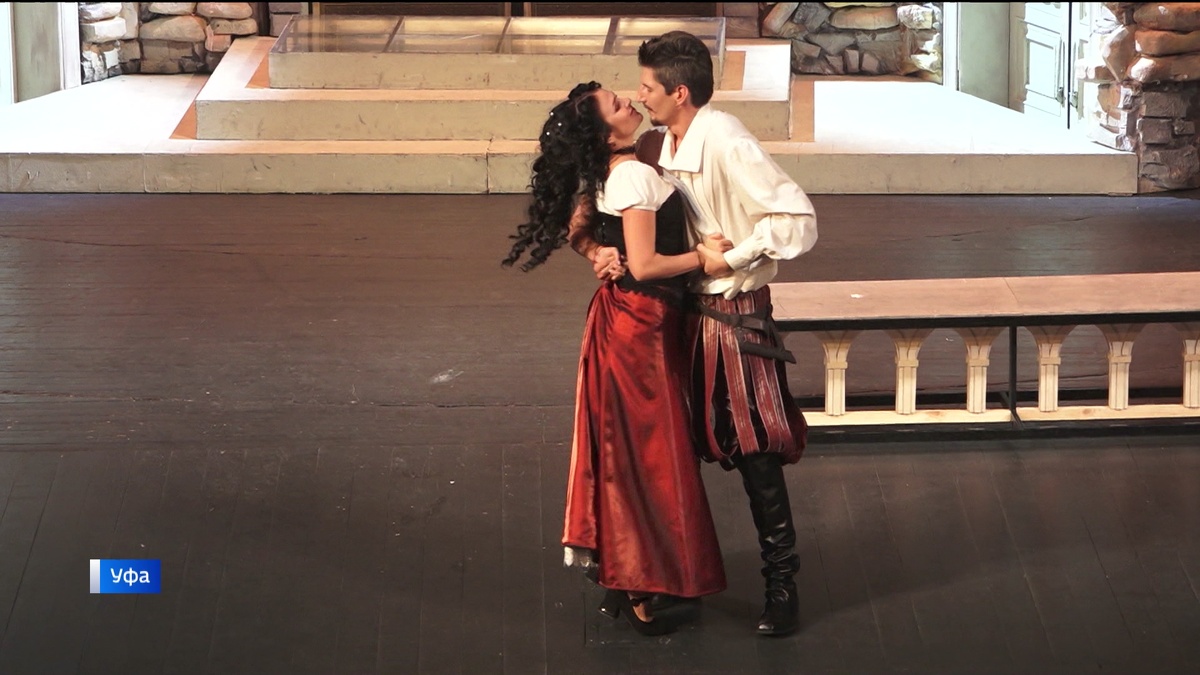    400-летние страсти: актеры Оренбургского театра им. М. Горького представили в Уфе шекспировскую комедию