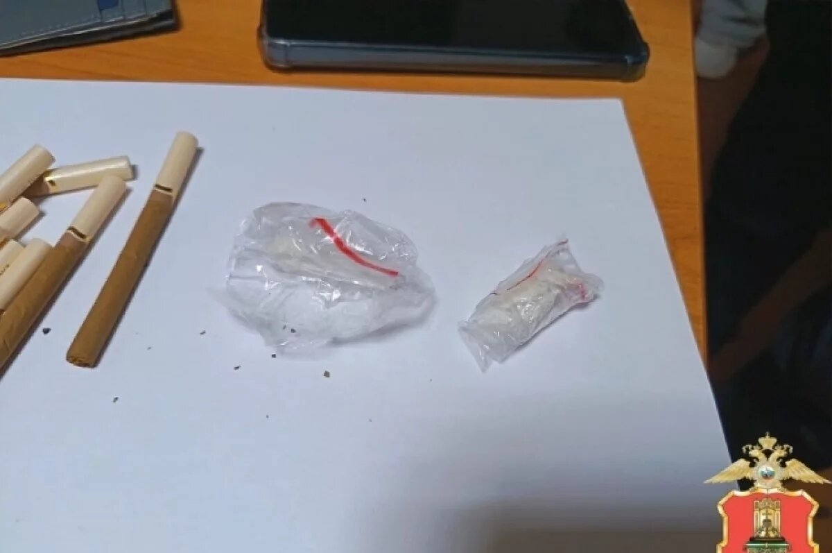    В Максатихе у молодой девушки нашли пачку сигарет с наркотиками