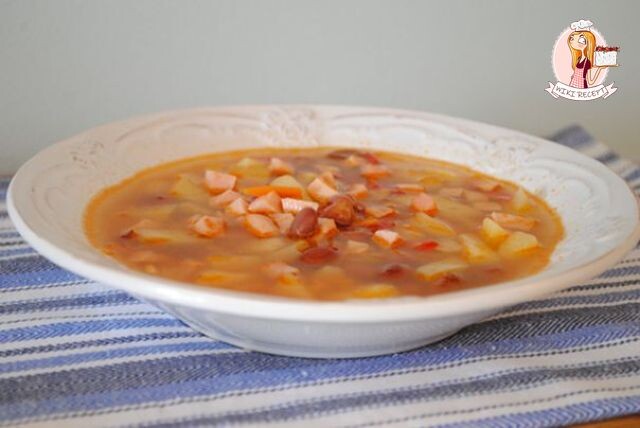 Быстрый фасолевый суп из консервированной фасоли