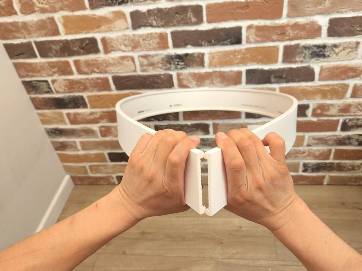 Тонкий плинтус из дюрополимера отдельных производителей можно согнуть в кольцо