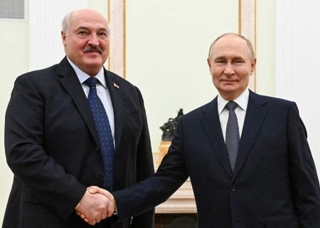    Лукашенко обсудил с Путиным вопрос выживания "в это сложное время"