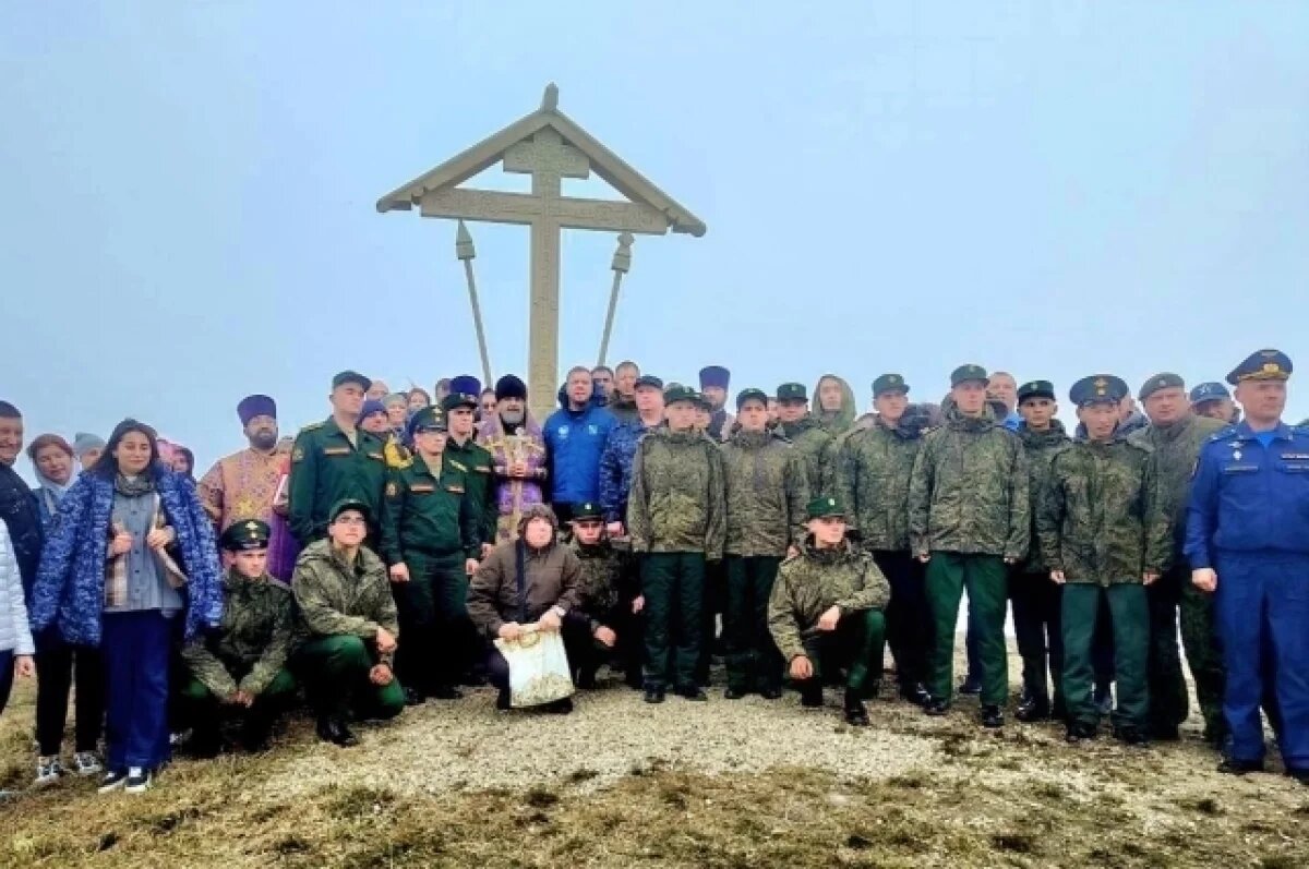    На горе Семашхо установили 5-метровый поклонный крест