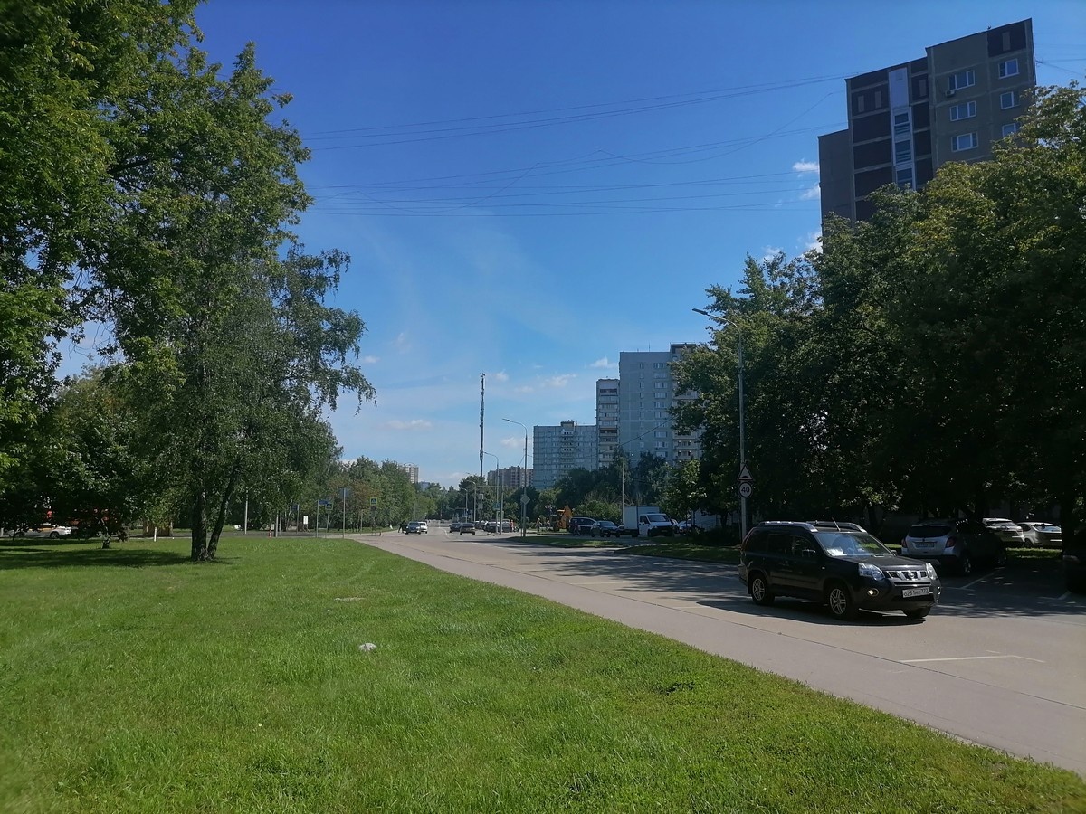 Красота же! Типичный для градостроителей эпохи модернизма планировочный прием -  расстановка зданий под углом к красной линии улицы