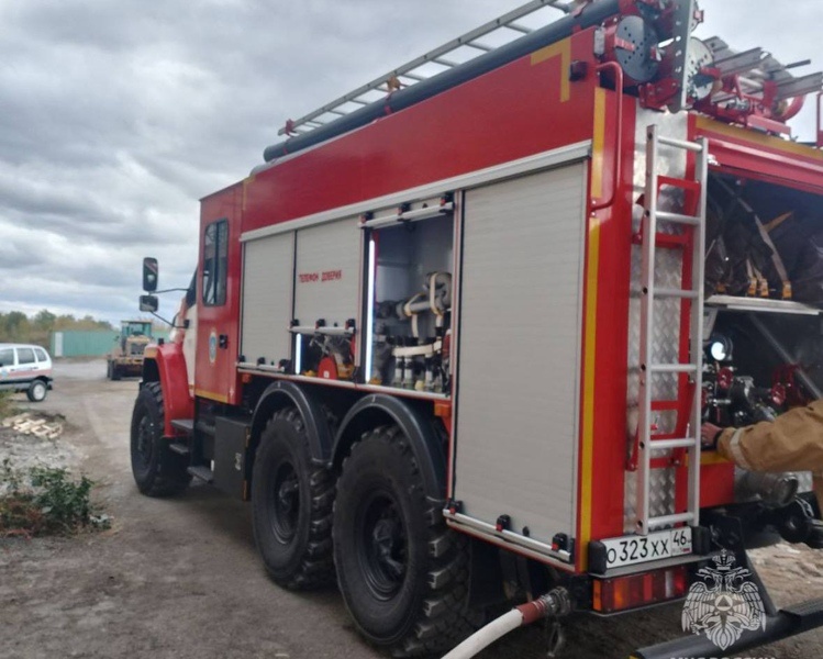     Сухой жом загорелся на курском сельхозпредприятии