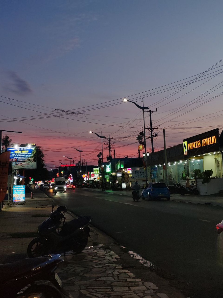 Вечерняя улица в Муйне