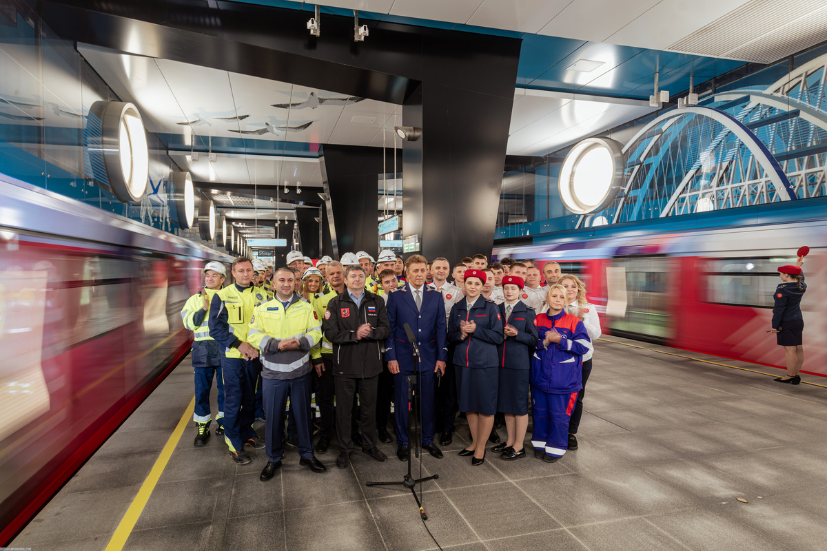 Президенту Владимиру Путину о готовности нового участка доложили Генеральный директор АО «Мосинжпроект» Максим Гаман и начальник Московского метрополитена Виктор Козловский.