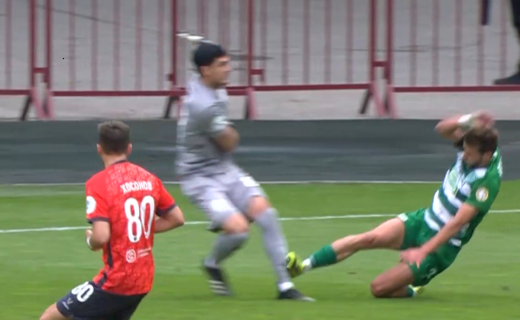 Лечи Садулаев за этот стык получил только желтую карточку. Фото: Матч Премьер