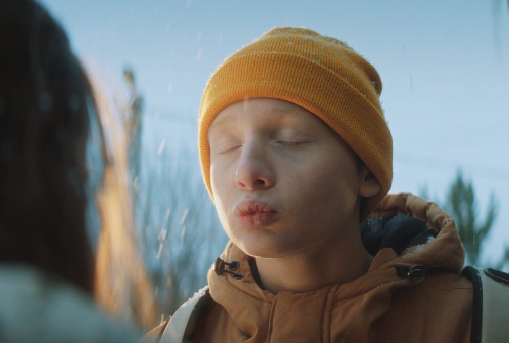 Кадр из фильма "Иван Семёнов. Первый поцелуй".