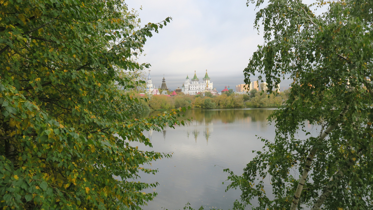 Измайловский Кремль с горбатого мостика. Фото автора.