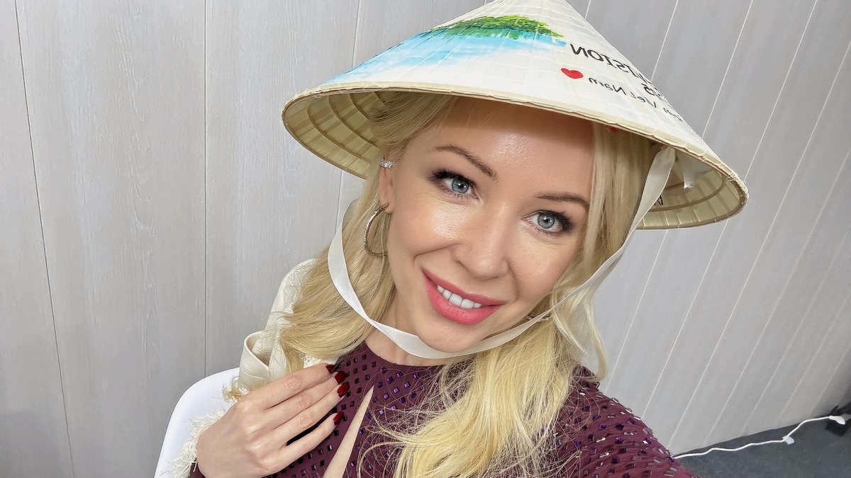 Шапочки раздала, а о песне не подумала...