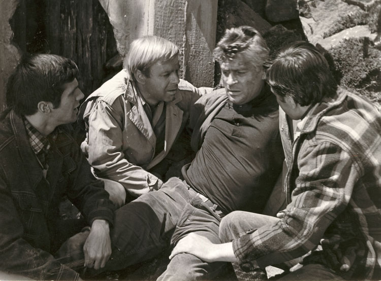 Кадр из фильма "Последний свидетель" взят для иллюстрации из Яндекс Картинки.