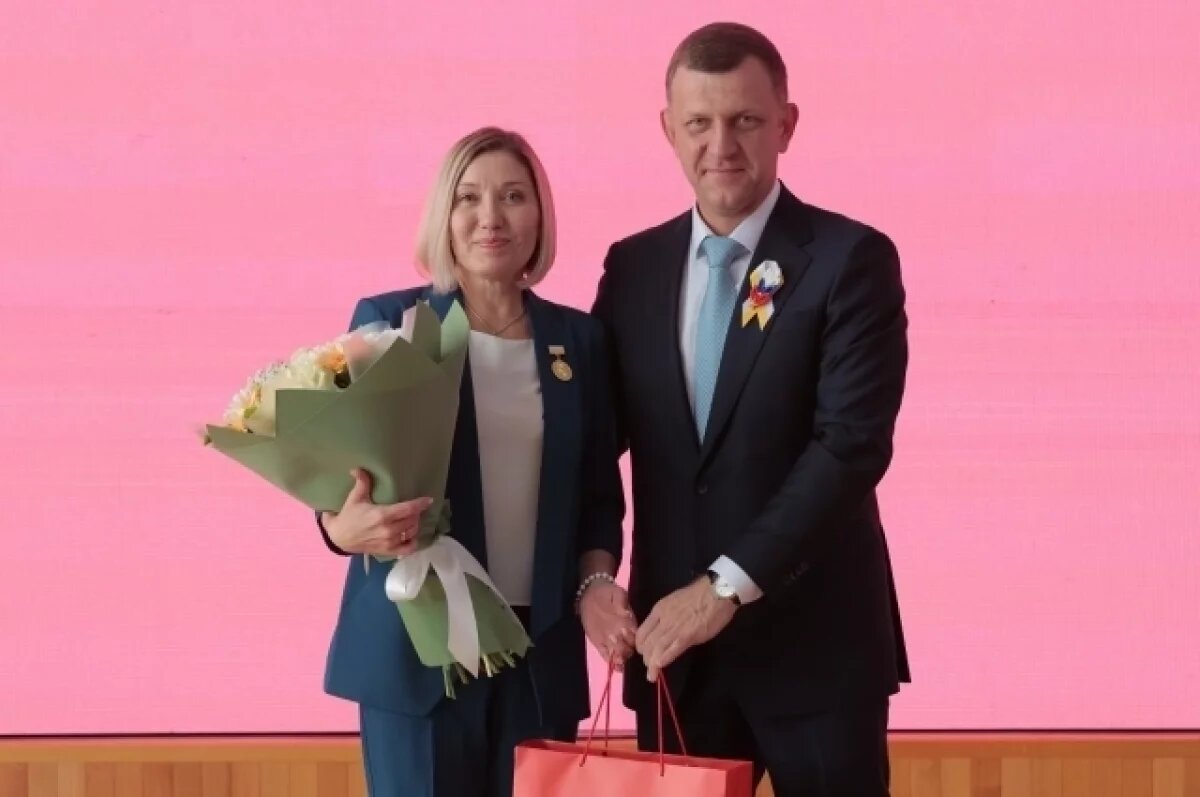    В Краснодаре вручили знаки почетных граждан