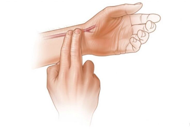 Как проверить пульс на запястье? 