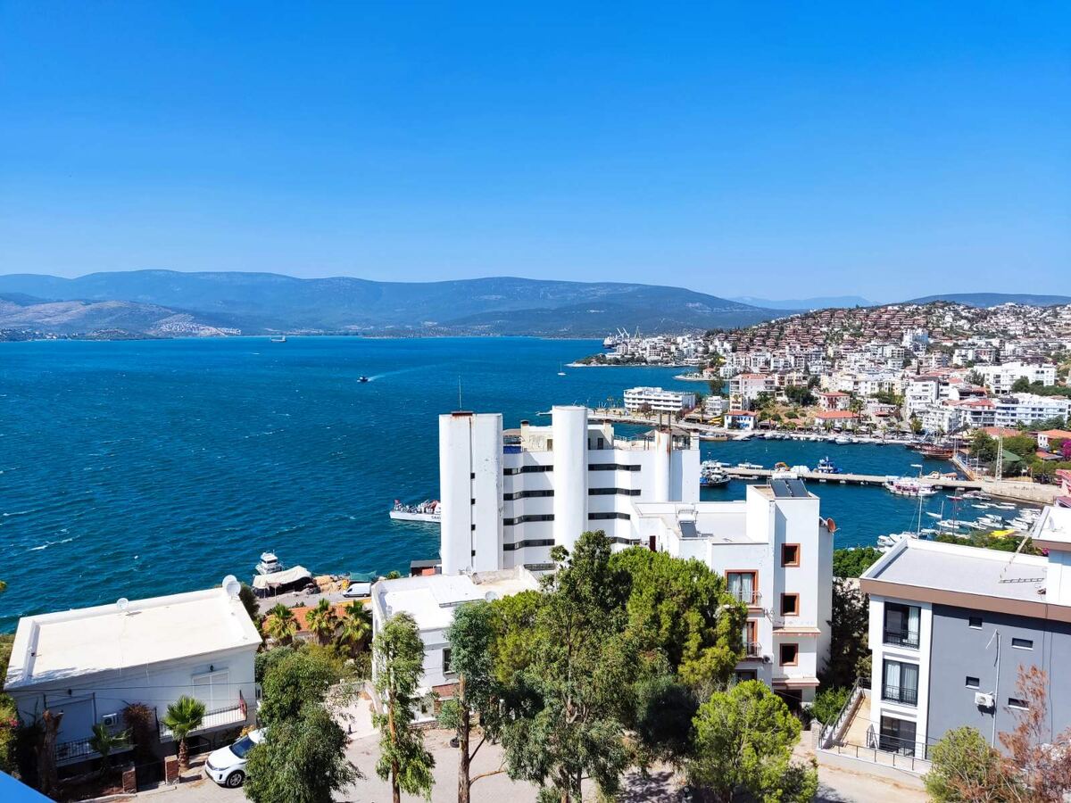 Вид из отеля на Эгейское море.