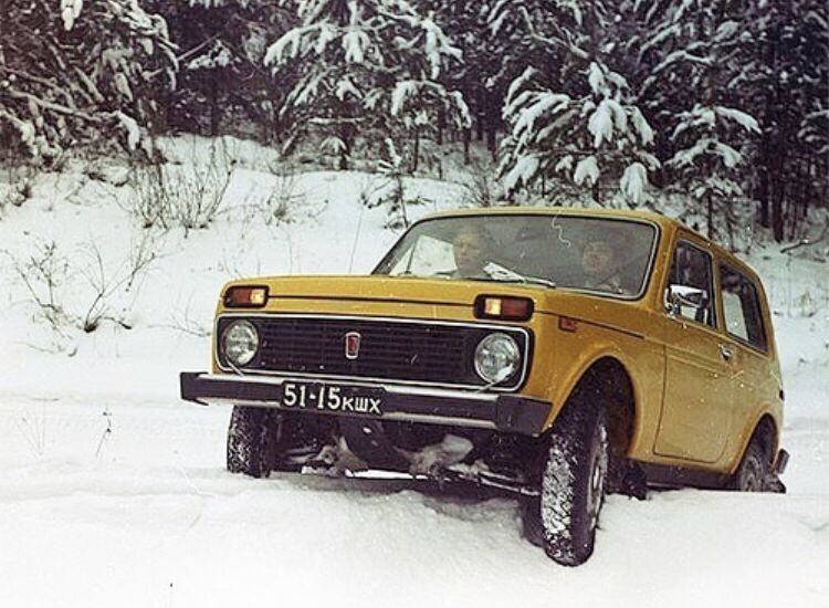 ВАЗ-2121 «Нива» в естественной среде обитания — на бездорожье