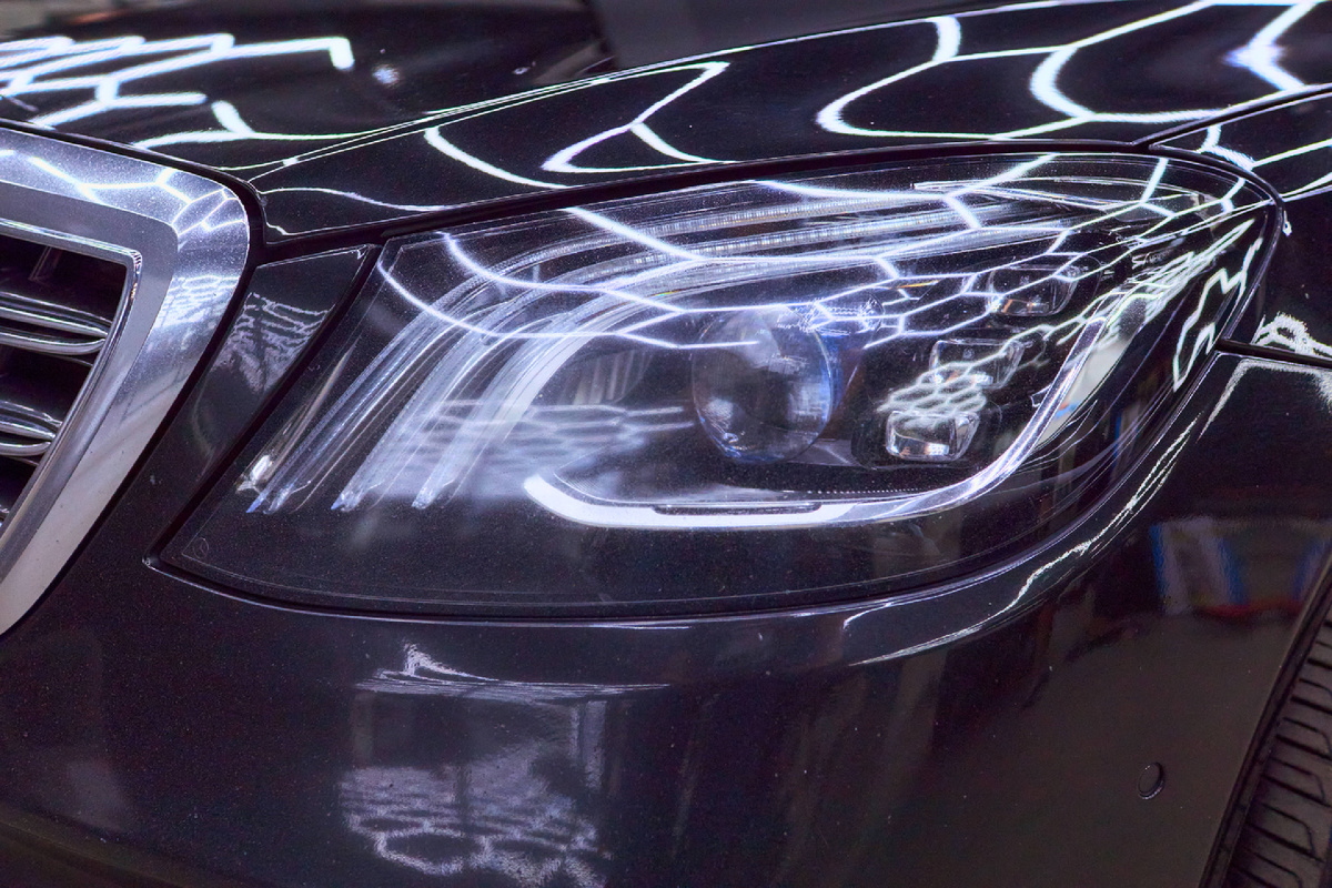 Источник фото: https://custom-heroes.ru/raboty/vid-uslugi/avtosvet/nashi-raboty/mercedes-benz-s-class-w222-restayling-2018-vosstanovlenie-i-zaschita-optiki/