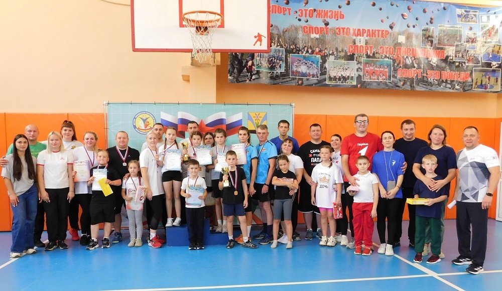    Участники соревнований и судьи. Фото Анны Зубаревой