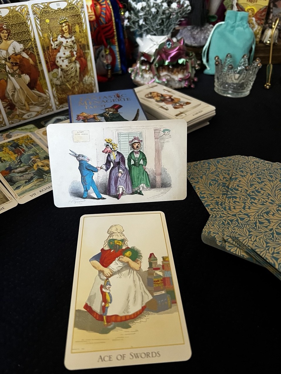 ТУЗ МЕЧЕЙ в Таро "Фантастический зверинец".