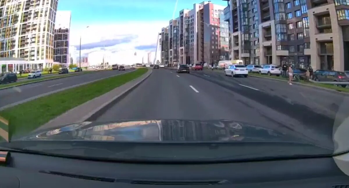    Фото: стоп-кадр видео из телеграм-канала «Мегаполис | ДТП и ЧП | Санкт-Петербург | Питер»