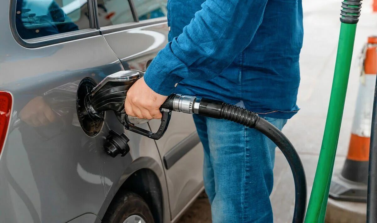 Фото заимствовано - https://www.express.co.uk/life-style/cars/1726514/petrol-diesel-filling-station-mistake-car-damage-warning