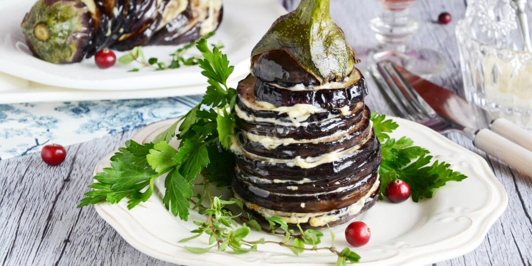 Жареные баклажаны на сковороде с чесноком и майонезом